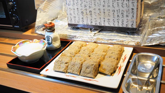朝食ビュッフェに大皿で並ぶ、愛媛名物のじゃこ天