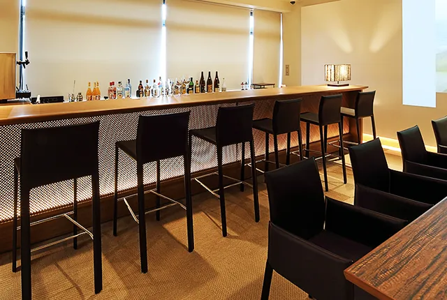 夜のCafe＆Bar楽座のバーカウンター